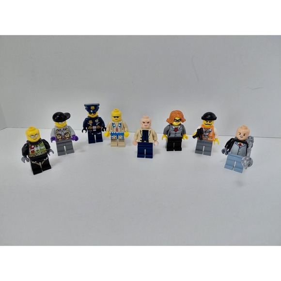 Lot Of 8  Lego Mini Figures Classic‎ Town City W/ Accessories - Picture 2 of 9